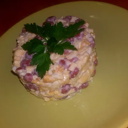 Салат с фасолью и курицей