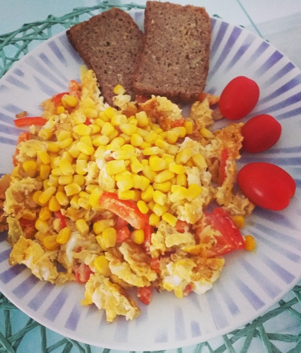 Омлет с луком и овощами. 🍳👍