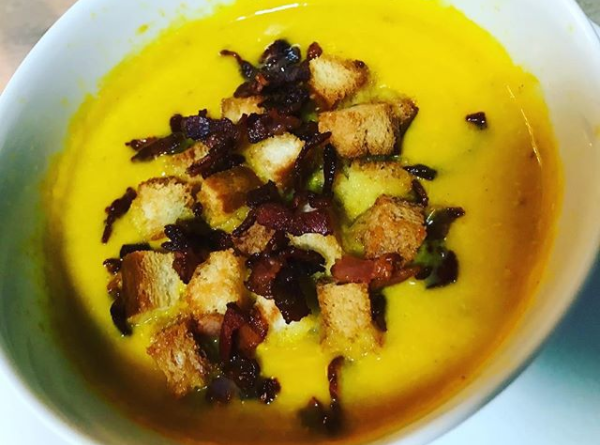 Быстрый тыквенный крем суп с гренками и беконом