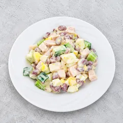 Салат из фасоли с колбасой, яйцом и огурцом
