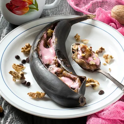 Десерт 'Банановый негр' на мангале