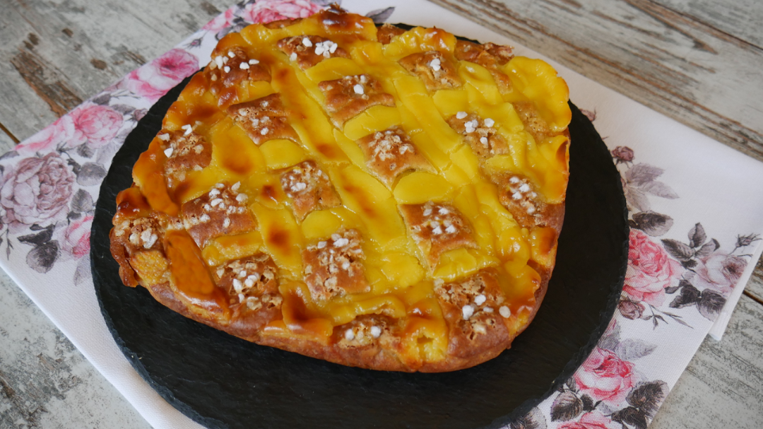 Яблочный пирог сразу с кремом