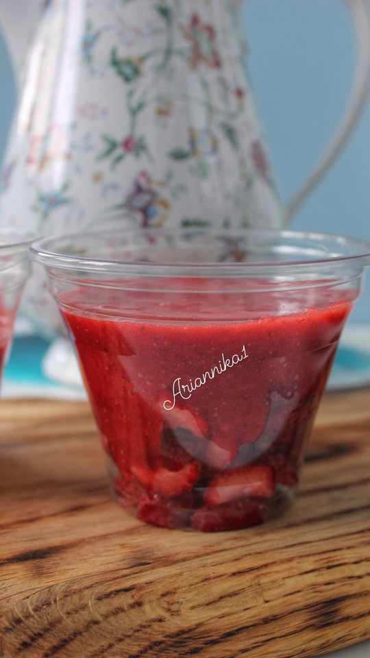 Клубничный соус с кусочками клубники