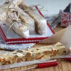 Мягкая нуга с орехами и курагой (Torrone morbido)