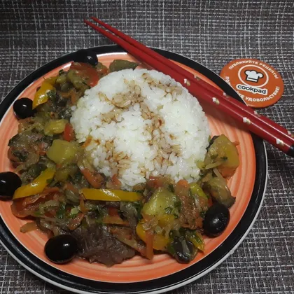 Тушеные овощи с мясом и рисом