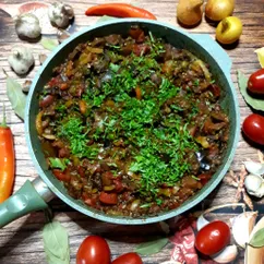 Овощное рагу с баклажанами, помидорами, перцем и луком 🥘