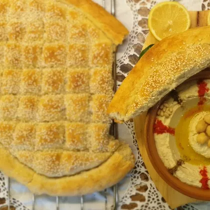 Турецкий хлеб с хуммусом (хумус)