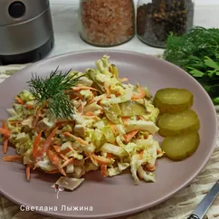 Салат из пекинской капусты с курицей и овощами
