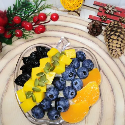 Овсянка с фруктами и ягодами