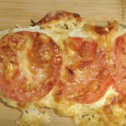 Горбуша с помидором и сыром