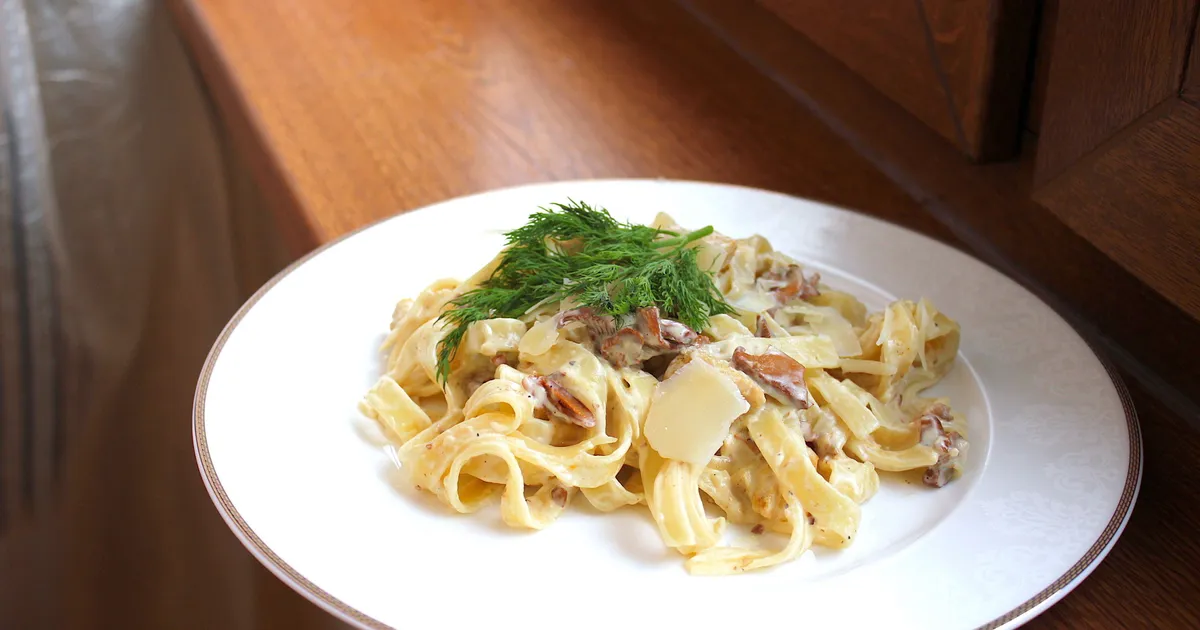 Тальятелле с лисичками и курицей в сливках рецепт с фото пошаговый от ...