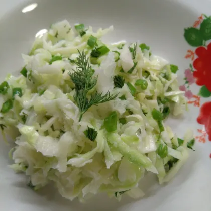 Салат из капусты и зеленой редьки