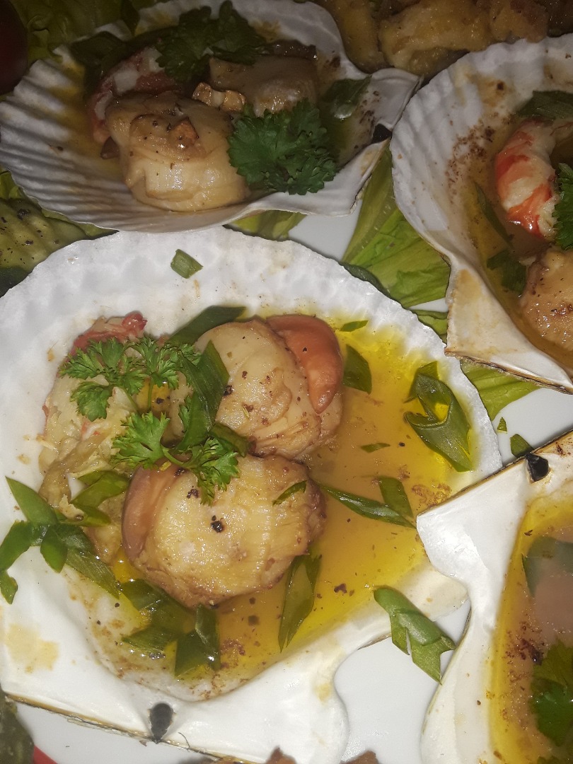 Салат из морских гребешков - легкое и вкусное блюдо из морепродуктов от Сахалинского икорного дома