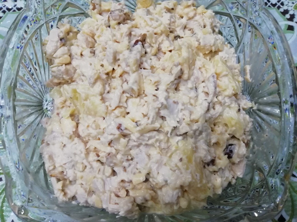 Салат с ананасами