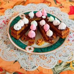 Морковный торт с грецкими орехами