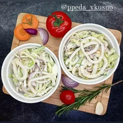 Салат с кальмарами и айсбергом