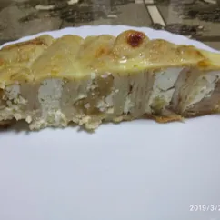 Блинный пирог с творогом и яблоками