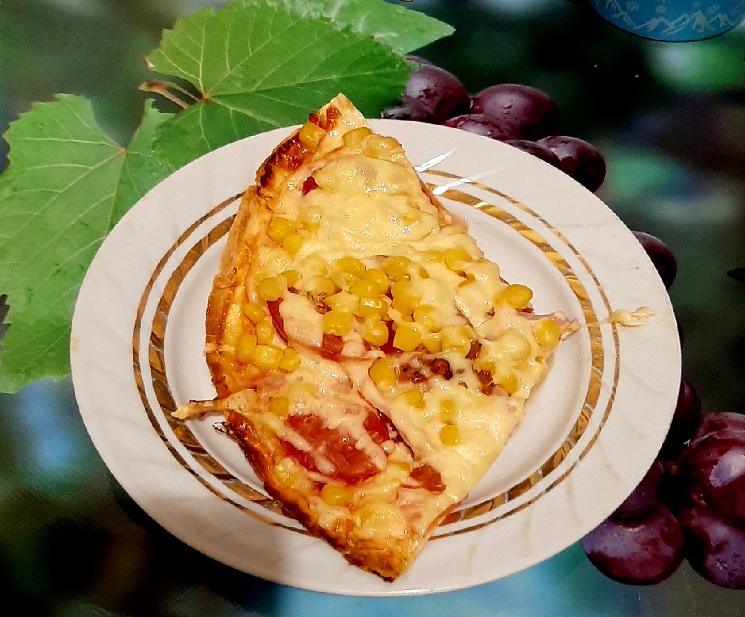 Ленивая пицца 🍕 с томатами и кукурузой