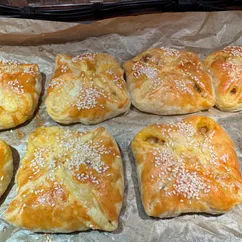 Слойки с курицей и грибами