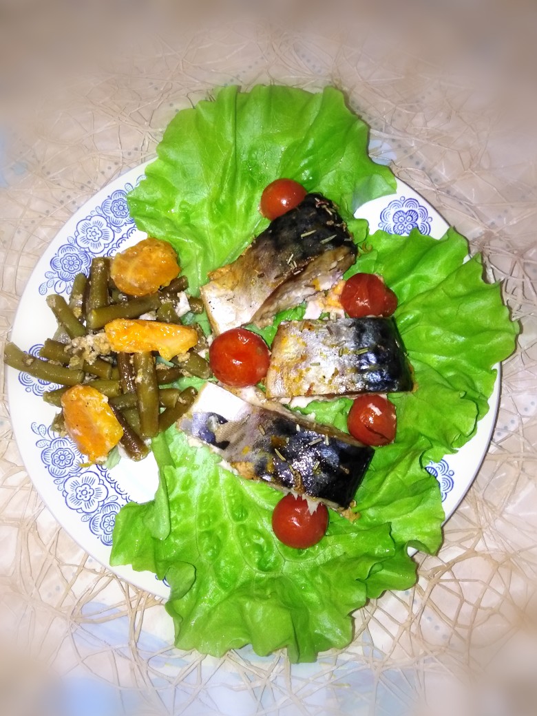 Скумбрия в мандариновом соусе с овощами