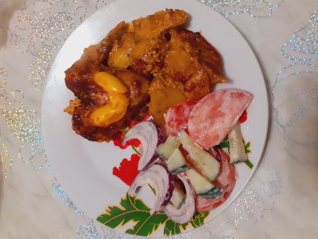 Сочные куриные крылышки с айвой и картофелем