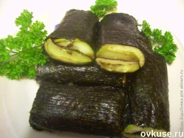 Листья Нори в рулетиках с кабачком
