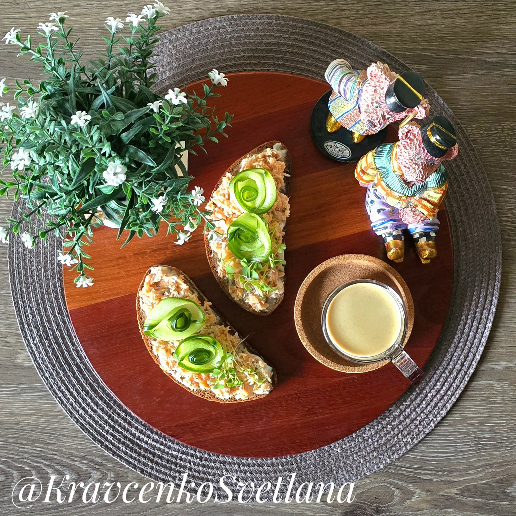 Бутерброды с консервированным лососем