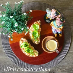 Бутерброды с консервированным лососем