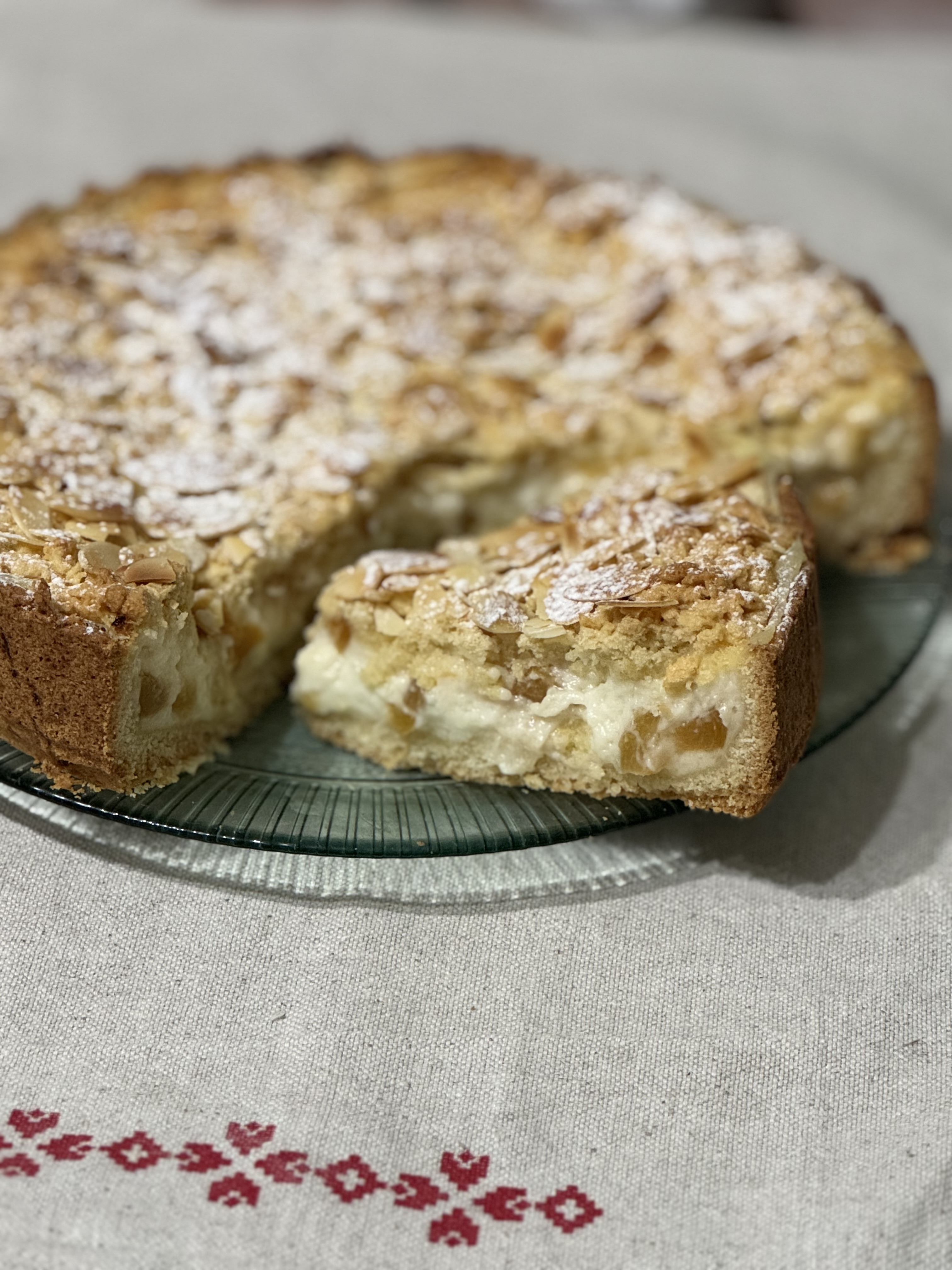 Кремовый пирог с персиками 