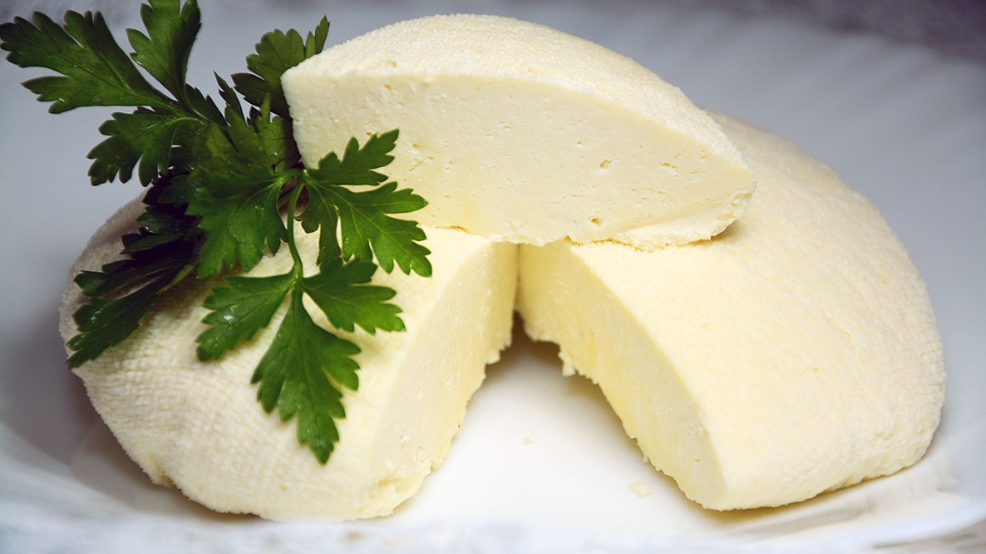 Сыр за 10 минут из молока + время на стекание сыворотки