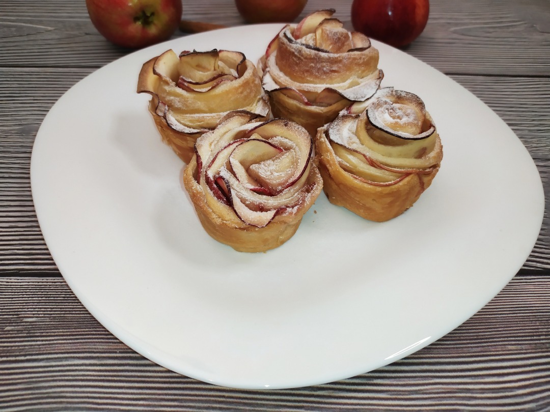 Яблочные пирожные "Розочки"