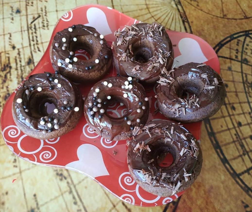 Видеорецепт: шоколадные пончики в духовке
