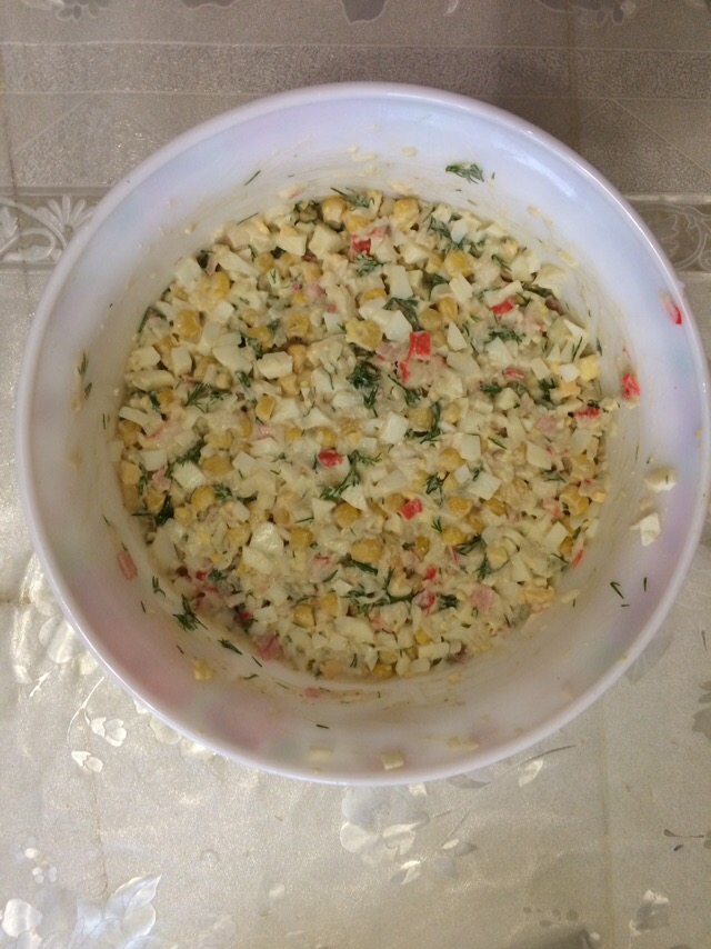 Крабовый салат с зеленью