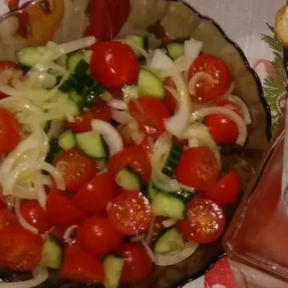 Салат с помидорами огурцами и чили