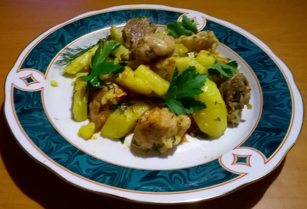 Жаренное мясо с картофелем