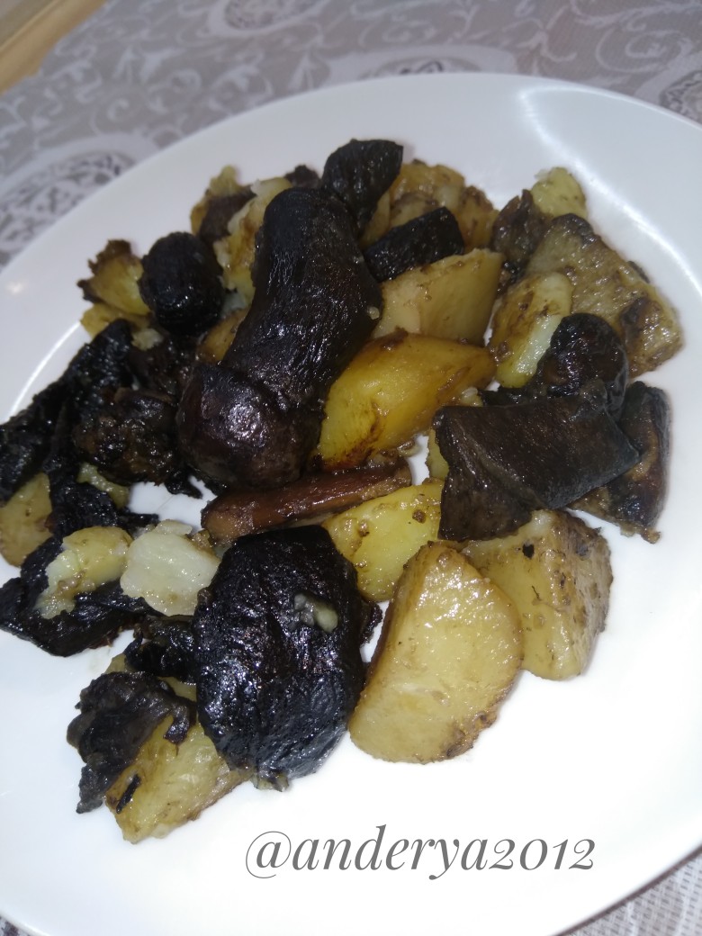 Жареные грибы с картошечкой