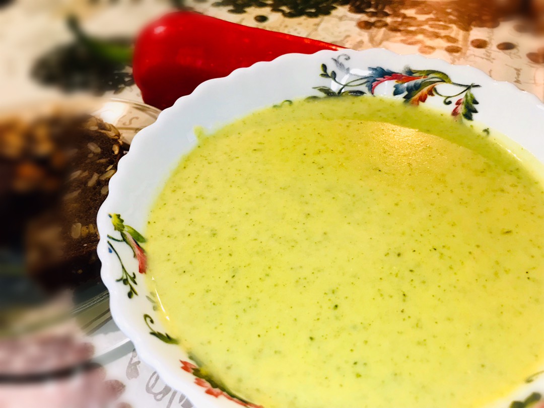 Быстрый суп-пюре из брокколи