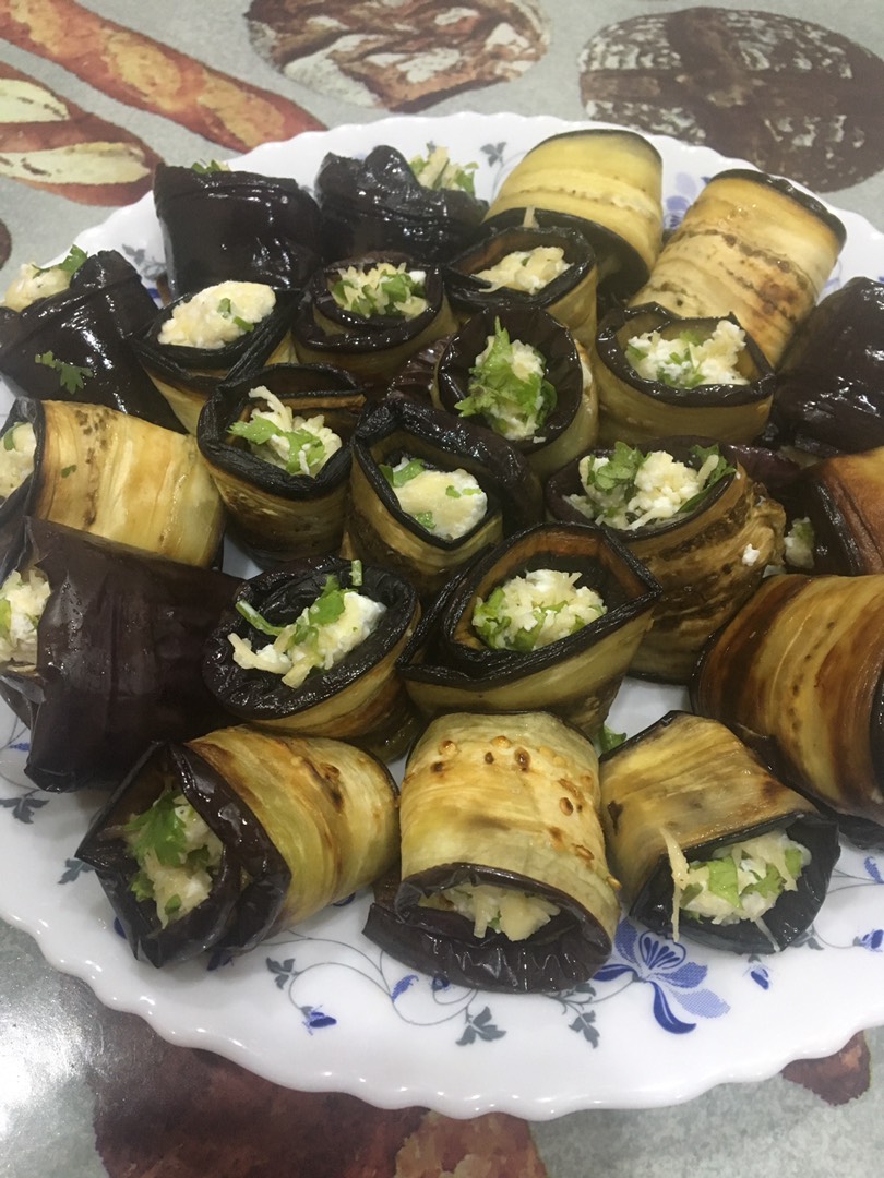 Рулетики из баклажанов с сыром и творогом