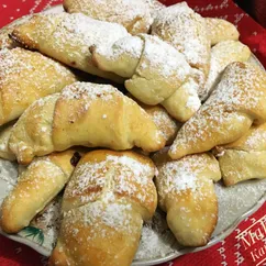 Рогалики с шоколадной начинкой (на кислом молоке)