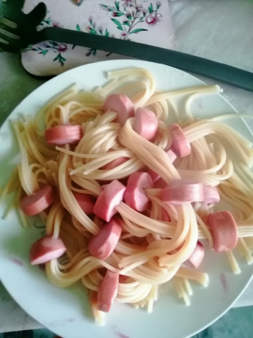 Сосиски со спагетти