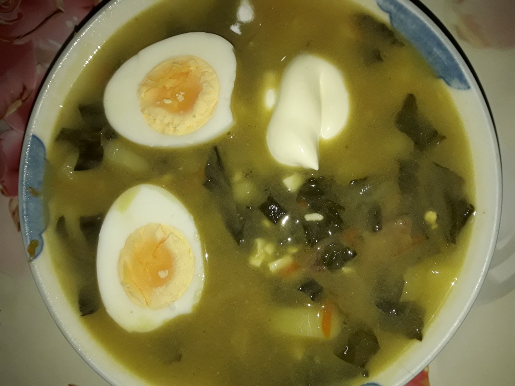 Зелёный борщ с щавелем и яйцом: простые рецепты