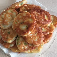 Ленивые пирожки с луком и яйцами