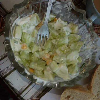 Салат с кукурузой и огурцом