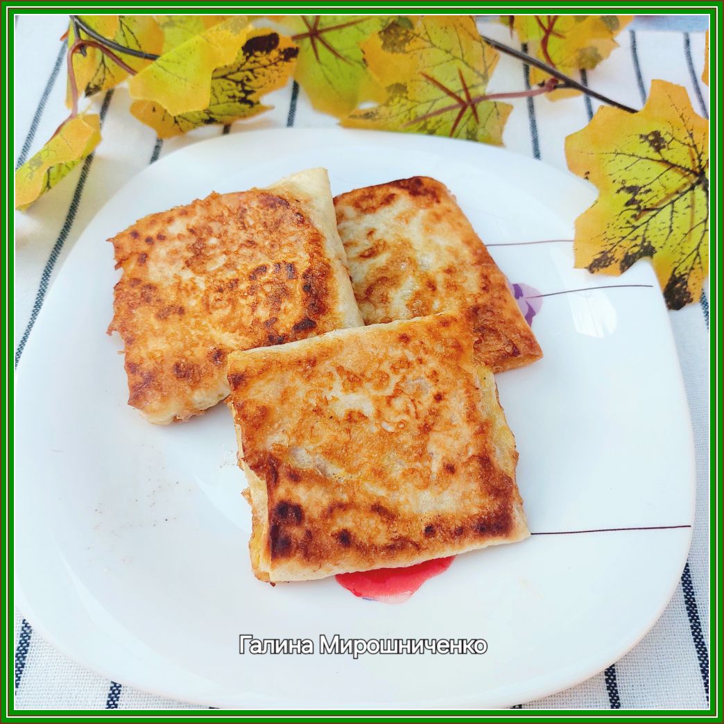 Жареный лаваш с колбасой