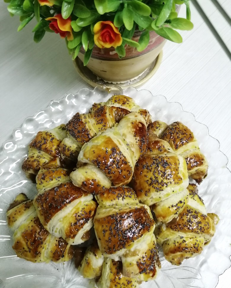 Круассаны с варёной сгущенкой