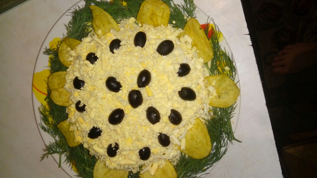 Салат Подсолнух с чипсами пошаговый рецепт с фото