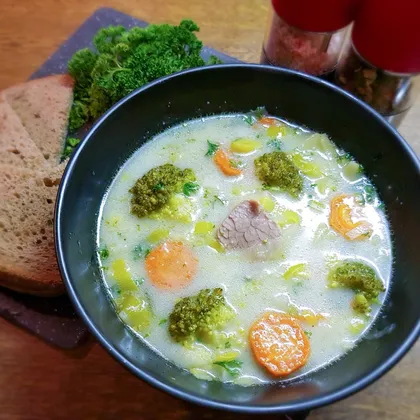 Суп с брокколи и луком-пореeм