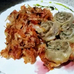 Капуста тушёная и нудли с мясным фаршем