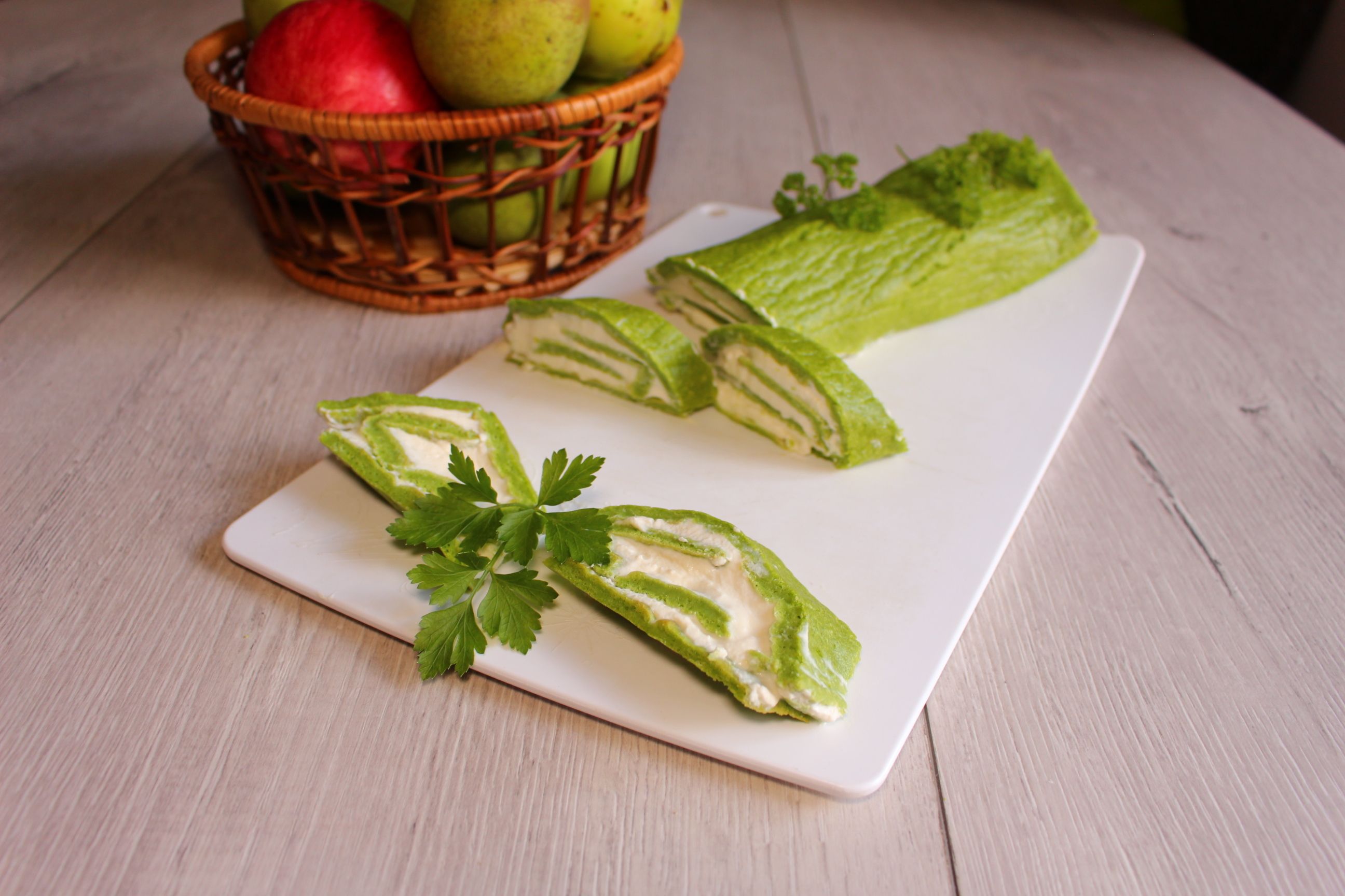 Рулет из петрушки с фетой