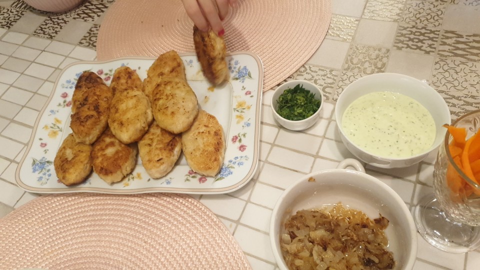 Котлеты из куриного фарша на сковороде: рецепт сочного и вкусного блюда